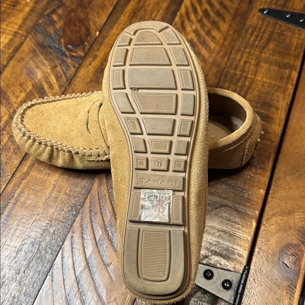 Tahari Tan Suede Driving Moccasins Loafers - Picture 5 of 7